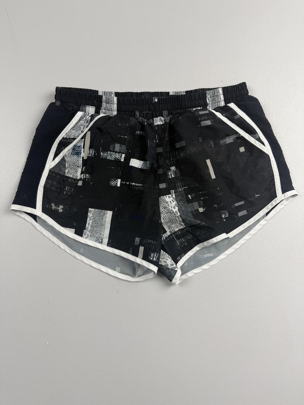 Under Armour Shorts Womens M Black 3 Inch Inseam HeatGear Running Athletic Gym